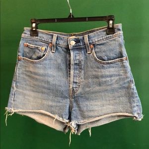 Levi’s rib cage short shorts. Sz 28